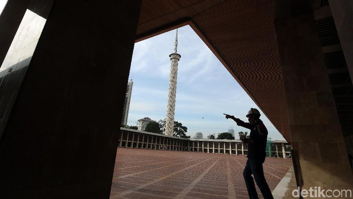 Untuk pertama kalinya sejak berdiri 41 tahun silam, Masjid kebanggaan Indonesia ini melalukan renovasi besar-besaran. Seperti apa penampakan terkininya?