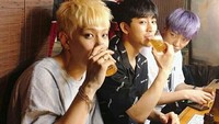 Tak hanya hobi kulineran di restoran mewah, iKON juga menyukai kulineran di kaki lima. Seperti momen yang dibagikan oleh mereka di media sosial, ketiga anggota iKON terlihat santai sambil menikmati beer mereka. Foto: Istimewa