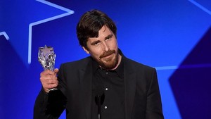 Christian Bale ada di posisi ketiga dengan 4 kali film. Selain waktu yang mereka habiskan bersama di Gotham, Nolan juga memilih Bale untuk dua peran dalam The Prestige (2006): Penyihir Alfred Borden dan saudara kembarnya Freddie Borden.Foto: (Photo by Frazer Harrison/Getty Images)