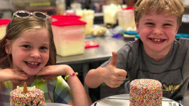 Potret Gemas 5 Anak Seleb Hollywood yang Hobi Masak