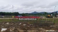 TPA sampah yang diresmikan oleh Jokowi berada di Kecamatan Cempaka, Kota Banjarbaru, Kalimantan Selatan.