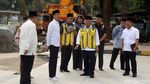 Gaya Jokowi Pakai Peci Saat Tinjau Renovasi Masjid Istiqlal