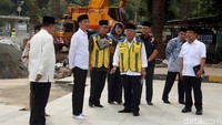 Presiden Joko Widodo (Jokowi) mengungkapkan renovasi besar-besaran Masjid Istiqlal pertama kali dilakukan sejak 41 tahun lalu. Renovasi ini menelan biaya Rp 475 miliar.