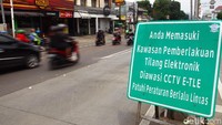 Belum lama ini pun terekam aksi pemotor yang sengaja menutup pelat nomor kendaraannya di kawasan koridor 6 (Ragunan-Dukuh Atas).