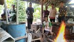 Potret Kerja Pande Besi Ciamis, Tradisi Turun Temurun