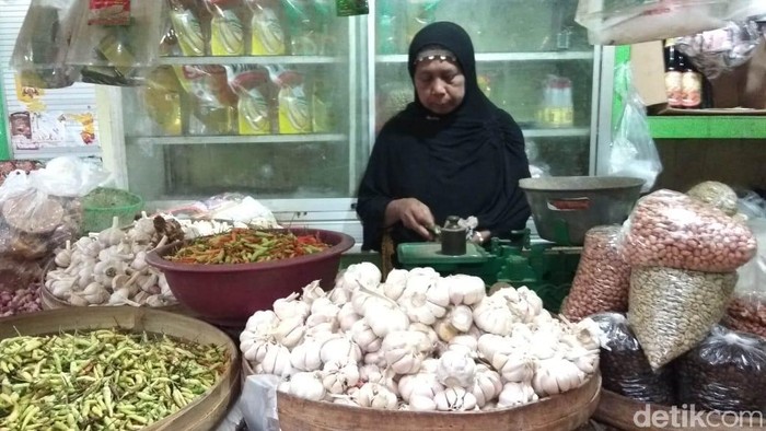 Harga Bawang Putih Naik di Lamongan