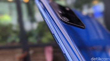 S10 Lite hadir dengan balutan warna Prism Black, Prism Blue, dan Pris White. Foto: Agus Tri Haryanto/detikINET