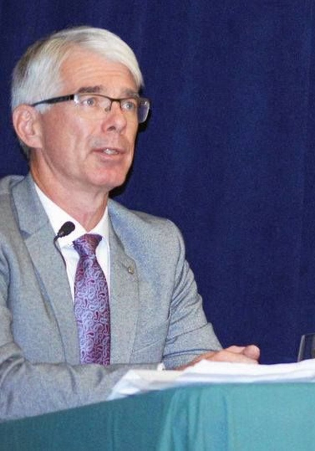 Diperintahkan demikian, Bruce pun mengambil uang tunai senilai yang telah ditetapkan dalam 25 tarikan dari enam bank berbeda. Namun yang mengejutkan juri, uang-uang tersebut bukan untuk diberikan tapi malah dibakar. Ia mengaku telah membakar uang tunai senilai miliaran rupiah itu pada September dan Desember tahun lalu. Foto: Facebook Bruce McConville