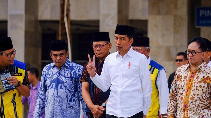 Presiden Joko Widodo (Jokowi) meninjau renovasi Masjid Istiqlal