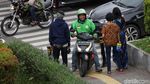 Edan! Jalur Pejalan Kaki Dibajak Pemotor