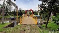 Dengan tiket seharga Rp 20 ribu, pengunjung sudah dapat menikmati seluruh wahana yang ada di TWP Pancuran Mas, kecuali wahana tiga dimensi dan perahu. Tempat wisata ini buka mulai pukul 07:30 WIB hingga 18:00 WIB. Menariknya lagi, tempat wisata ini juga memiliki wisata malam dimana pengunjung dapat melihat satwa di malam hari dan menyaksikan hiburan berupa penampilan kesenian lokal seperti Lengger.