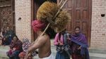 Tradisi Jerami Pembawa Berkah di Nepal