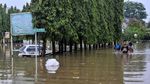 Banjir Rendam Perumahan Jatibening Baru Bekasi