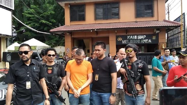 Diborgol dan Tertunduk, Penampakan Tohap Silaban Pemobil yang Ajak Duel Polisi