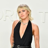 Baru-baru ini Miley Cyrus mengaku bahwa dia percaya keberadaan alien di dunia nyata. Bahkan dia pernah dikejar oleh benda yang tampak seperti UFO ketika berada di San Bernardino, California. Foto: Amy Sussman/Getty Images