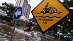 Penampakan Banjir yang Rendam Jalan Letjen Suprapto Jakpus