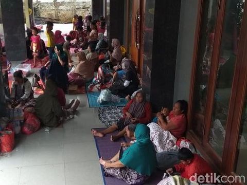 Cipinang Melayu Jaktim Banjir 1,5 Meter, Warga Mengungsi ke Masjid
