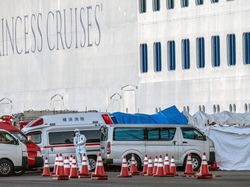 Suasana Kapal Pesiar yang Dikarantina karena Virus Corona