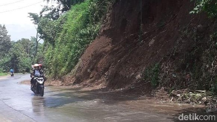 Jalur Pacet-Trawas yang Tertimbun Longsor di Mojokerto Kembali Normal
