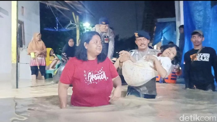 Banjir landa empat kecamatan di cirebon