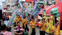 Festival Jappa Jokka Cap Go Meh digelar di Makassar, Sulawesi Selatan, Sabtu (8/2/2020). Festival tersebut untuk memeriahkan perayaan Cap Go Meh sebagai rangkaian peringatan hari raya Imlek 2571/2020. ANTARA FOTO/Arnas Padda.