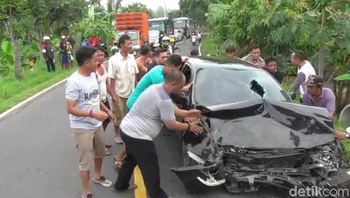 Tabrakan mobil kepala dinas pertanian pangandaran