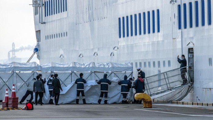 YOKOHAMA, JAPAN - FEBRUARY 06: An ambulance carries a coronavirus victim from the Diamond Princess cruise ship while it is docked at Daikoku Pier where it will be resupplied and newly diagnosed coronavirus cases taken to hospital as it remains in quarantine off the port of Yokohama after a number of the 3,700 people on board were confirmed to have coronavirus, on February 6, 2020 in Yokohama, Japan. 20 passengers are confirmed to be infected with coronavirus as Japanese authorities continue screening people on board. The new cases bring the total number of confirmed infections to 45 in Japan, the largest number outside of China. (Photo by Carl Court/Getty Images)