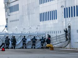 Suasana Kapal Pesiar yang Dikarantina karena Virus Corona