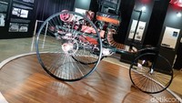 Mobil ini disapa Bernama Benz-Patent Motorwagen, unit yang didonasikan ini merupakan salah satu replika dari total 90 unit Benz-Patent Motorwagen yang ada di dunia. Foto: Luthfi Anshori/detikOto