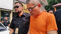 Foto: Tohap Silaban ditangkap di rumahnya di kawasan Bekasi Barat, Kota Bekasi pada Sabtu (8/2) dini hari. Tohap ditangkap kurang dari 24 jam setelah kejadian (Wilda Hayatun Nufus/detikcom)