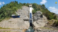 Keberadaan bendungan ini diharapkan dapat menyediakan air baku untuk wilayah Rantau yang menjadi Ibu Kota Kabupaten Tapin sebesar 500 liter/detik, mereduksi banjir sebesar 107 m3/detik, konservasi air (ground water recharge), destinasi wisata di kawasan Daerah Aliran Sungai (DAS) Tapin, dan sumber air untuk PLTA sebesar 3,30 MW. Istimewa/Kementerian PUPR.