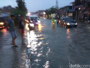 Diguyur Hujan Terus Menerus, 5 Kecamatan di Bandung Kembali Banjir