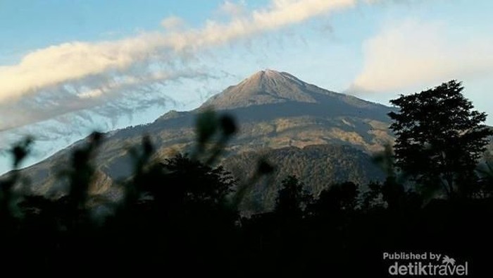 Welirang, Gunung Api Aktif dengan Hidden Gem yang Memikat