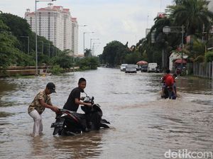 Penampakan Banjir di Kelapa Gading