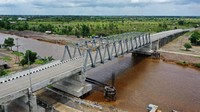 Jembatan ini bernama Jembatan Antang. Nama itu dari nama perusahaan batu bara yang membangun jembatan itu yakni PT Antang Gunung Meratus yang menggunakan dana CSR.