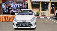 Foto: Polisi juga mengamankan mobil Toyota Agya bernopol B-2340-SIH yang saat itu dia kendarai. Tohap berhenti di bahu tol menunggu ganjil-genap (Wilda Hayatun Nufus/detikcom)
