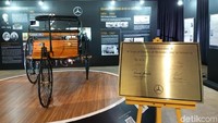 Meski awalnya hanya terdiri dari 3 roda, kini para pendiri Daimler AG dan brand Mercedes-Benz telah sukses secara global meletakkan batu fondasi untuk seluruh kendaraan penumpang saat ini, serta di segmen kendaraan niaga dan bus Foto: Luthfi Anshori/detikOto