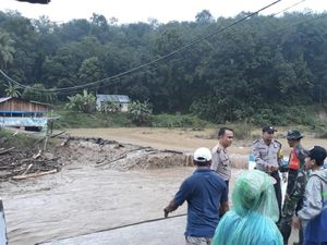 Derasnya Banjir Bandang yang Menerjang Kabupaten Sijunjung