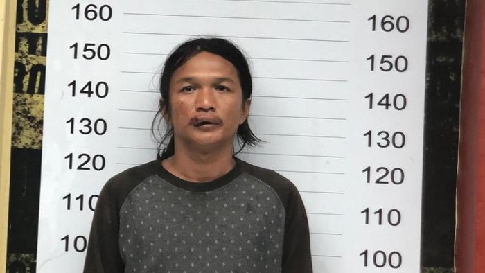Pencuri helm di kantor Gubernur Sulsel.