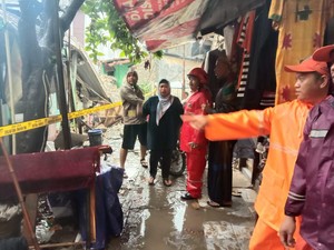 Kosan 20 Kamar 3 Lantai di Mampang Jaksel Roboh, 1 Orang Terluka