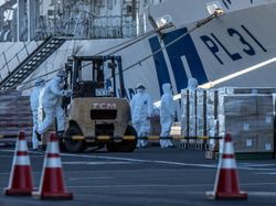 Suasana Kapal Pesiar yang Dikarantina karena Virus Corona