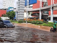 Biang Kerok Banjir di Jakarta, Aktivitas Bisnis Lumpuh