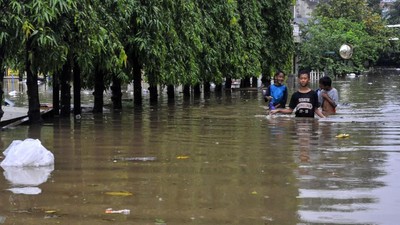 Banjir Rendam Perumahan Jatibening Baru Bekasi