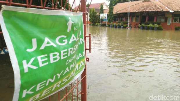 Diguyur Hujan Deras, SMPN 34 Semarang Kebanjiran