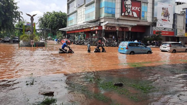 Biang Kerok Banjir di Jakarta, Aktivitas Bisnis Lumpuh