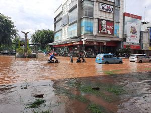 Penampakan Kelapa Gading yang Terendam Banjir