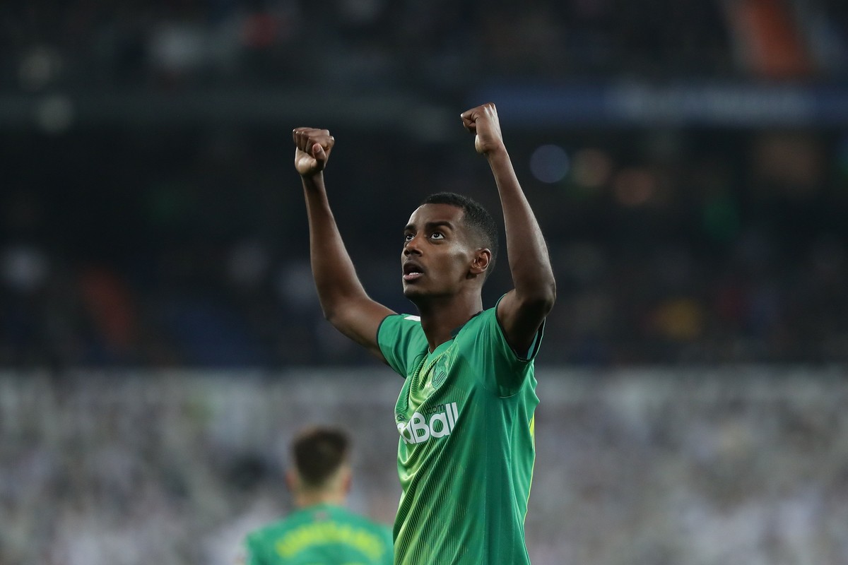 Mengenal Isak yang Menghancurkan Real Madrid (Arroyo Moreno/Getty Images)