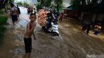 Jalan di Depan PN Jakpus Tergenang Banjir