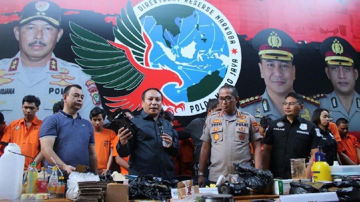 Polda Metro Jaya bongkar pabrik ganja sintetis di Surabaya