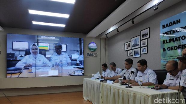 Konferensi Pers BMKG Soal Potensi Hujan hingga 13 Februari